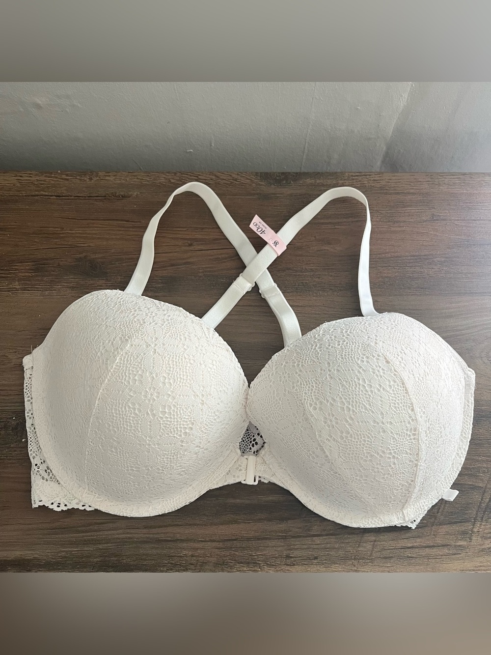 Victoria’s Secret White Front Clasp Push Up Bra Size 40DD NWT